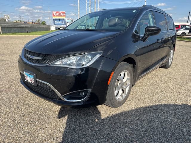 Used 2020 Chrysler Pacifica Touring-L w/ Tire & Wheel Group FWD image 3