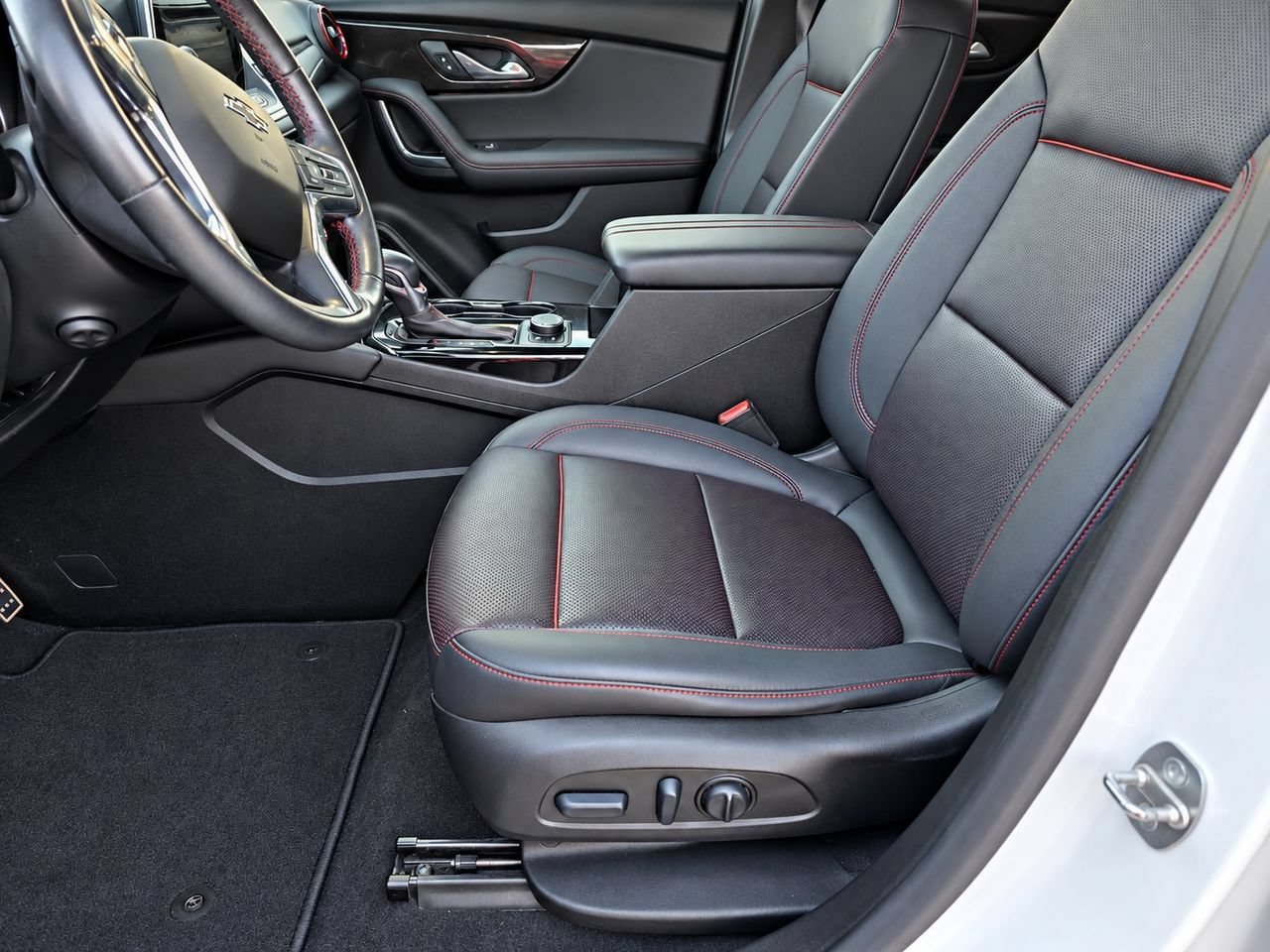 Certified 2022 Chevrolet Blazer RS w/ Enhanced Convenience Package AWD/4WD image 15