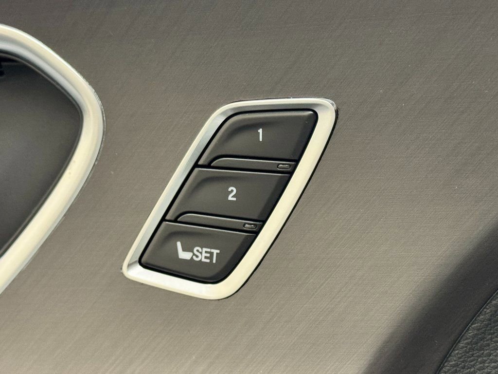 Used 2025 Acura RDX SH-AWD image 15