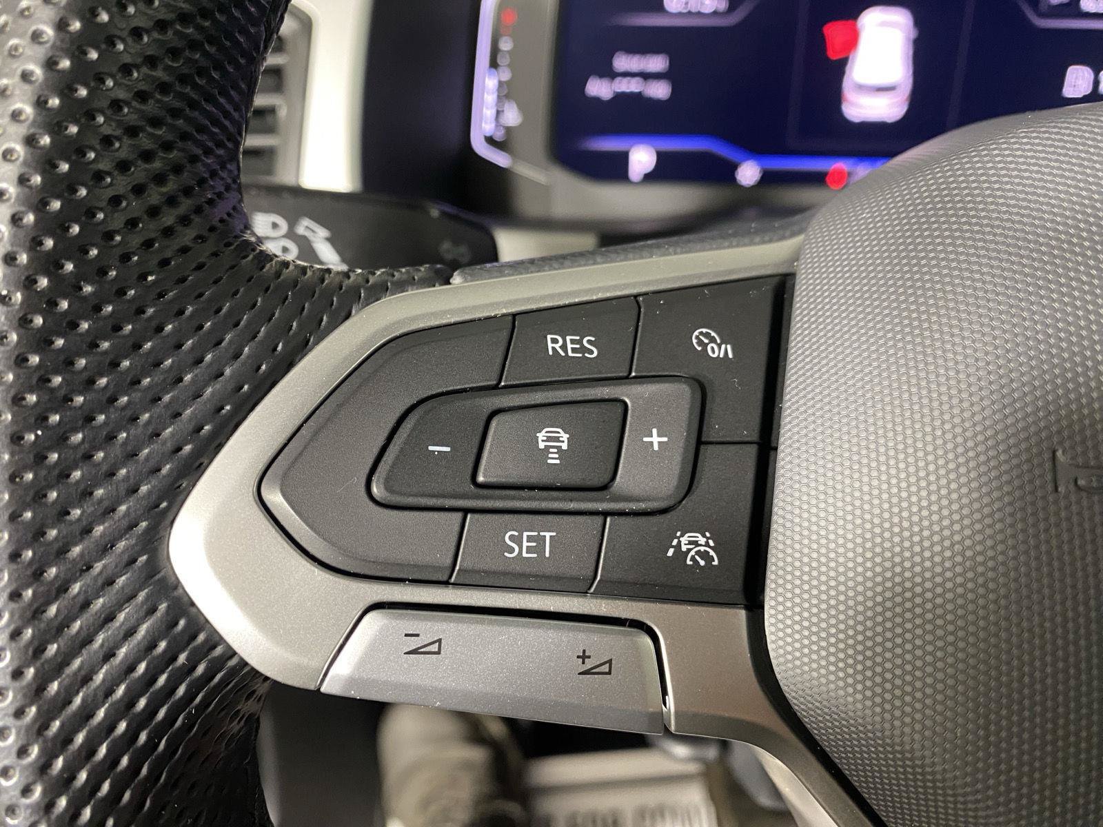 Used 2023 Volkswagen Atlas Cross Sport SEL R-Line AWD/4WD image 19