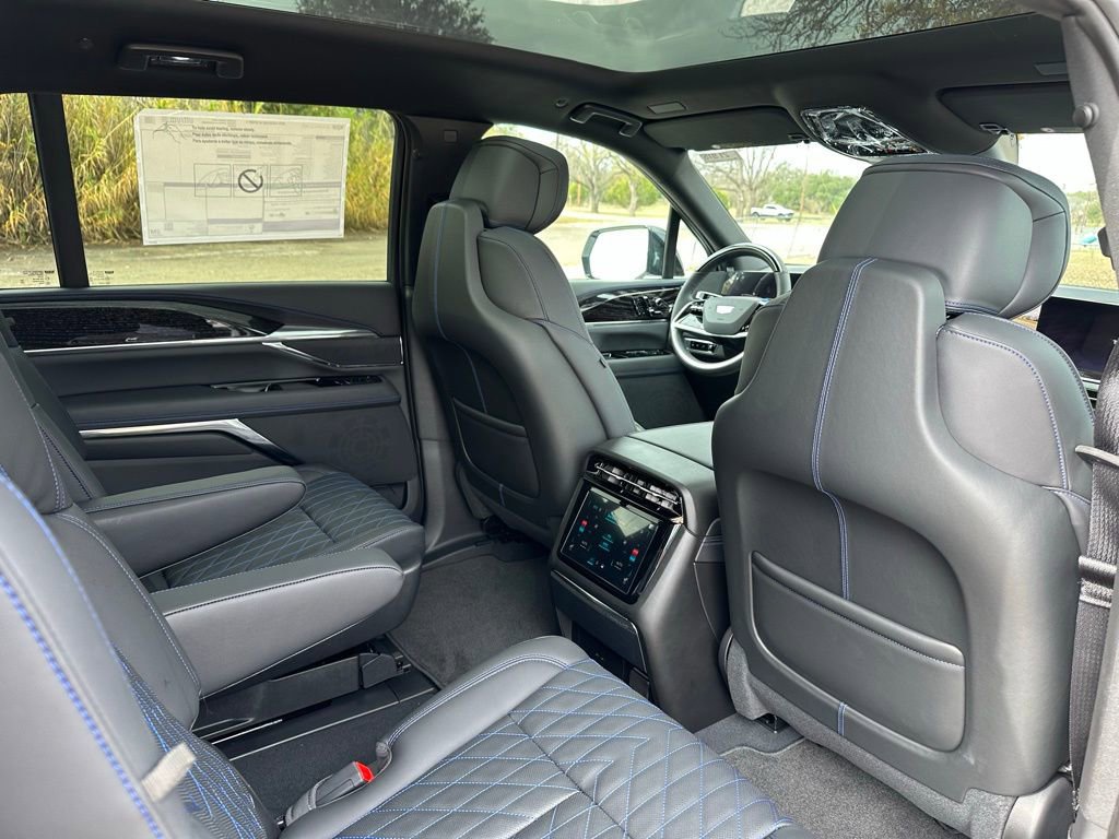 New 2025 Cadillac Escalade IQ Sport 1 w/ LPO, ONYX Package AWD/4WD image 33