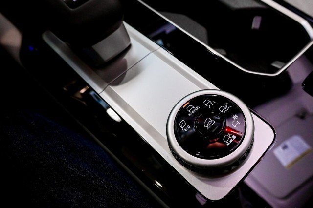 Used 2025 Mitsubishi Outlander AWD image 40