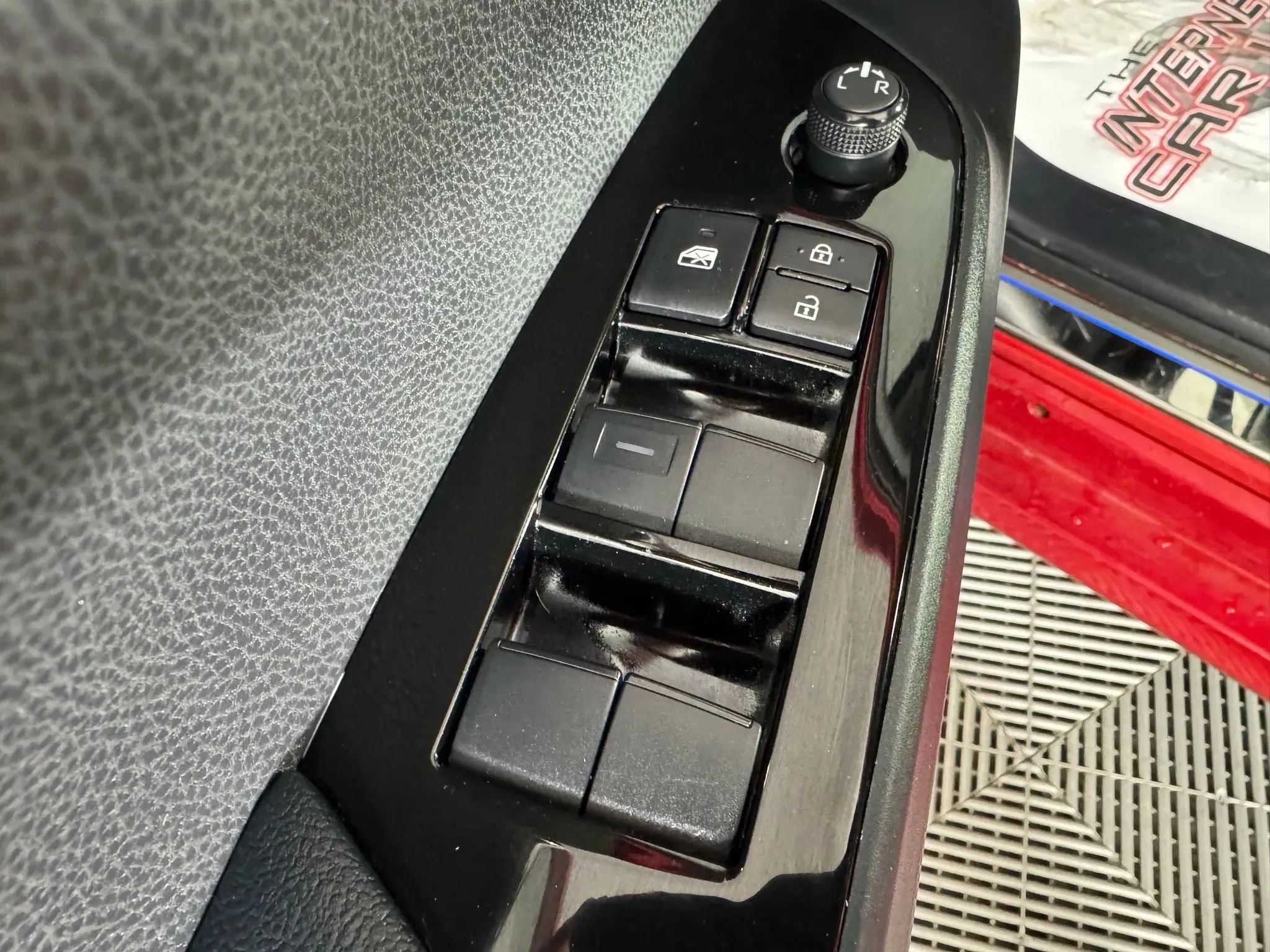 Used 2022 Toyota Prius Prime Limited FWD image 38