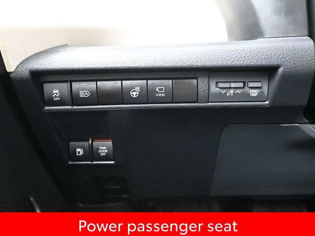 Certified 2023 Toyota Sienna Platinum image 24