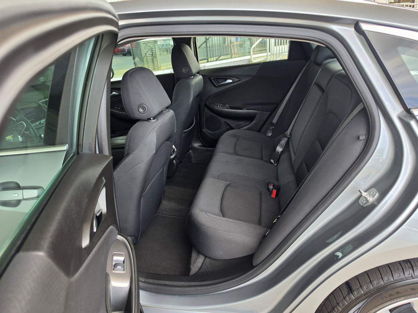 Used 2025 Chevrolet Malibu LT FWD image 9
