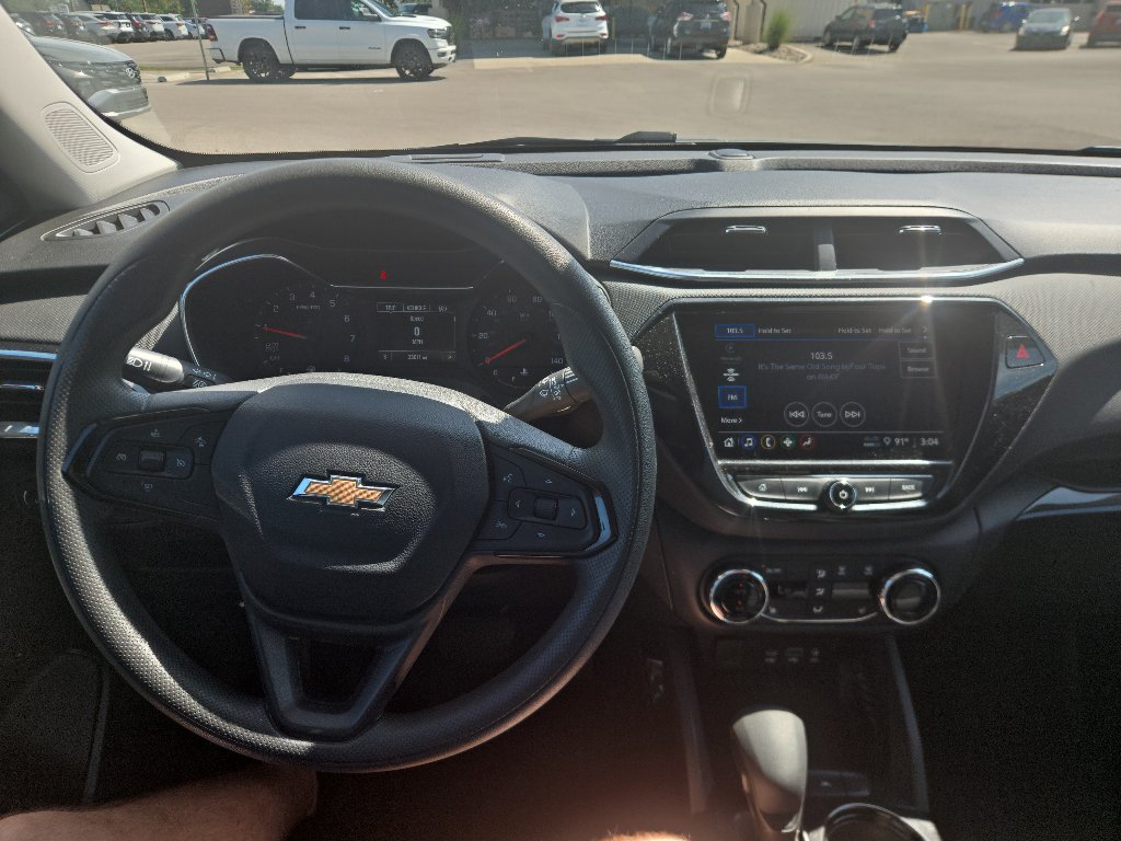 Used 2023 Chevrolet TrailBlazer LT w/ Convenience Package FWD image 12