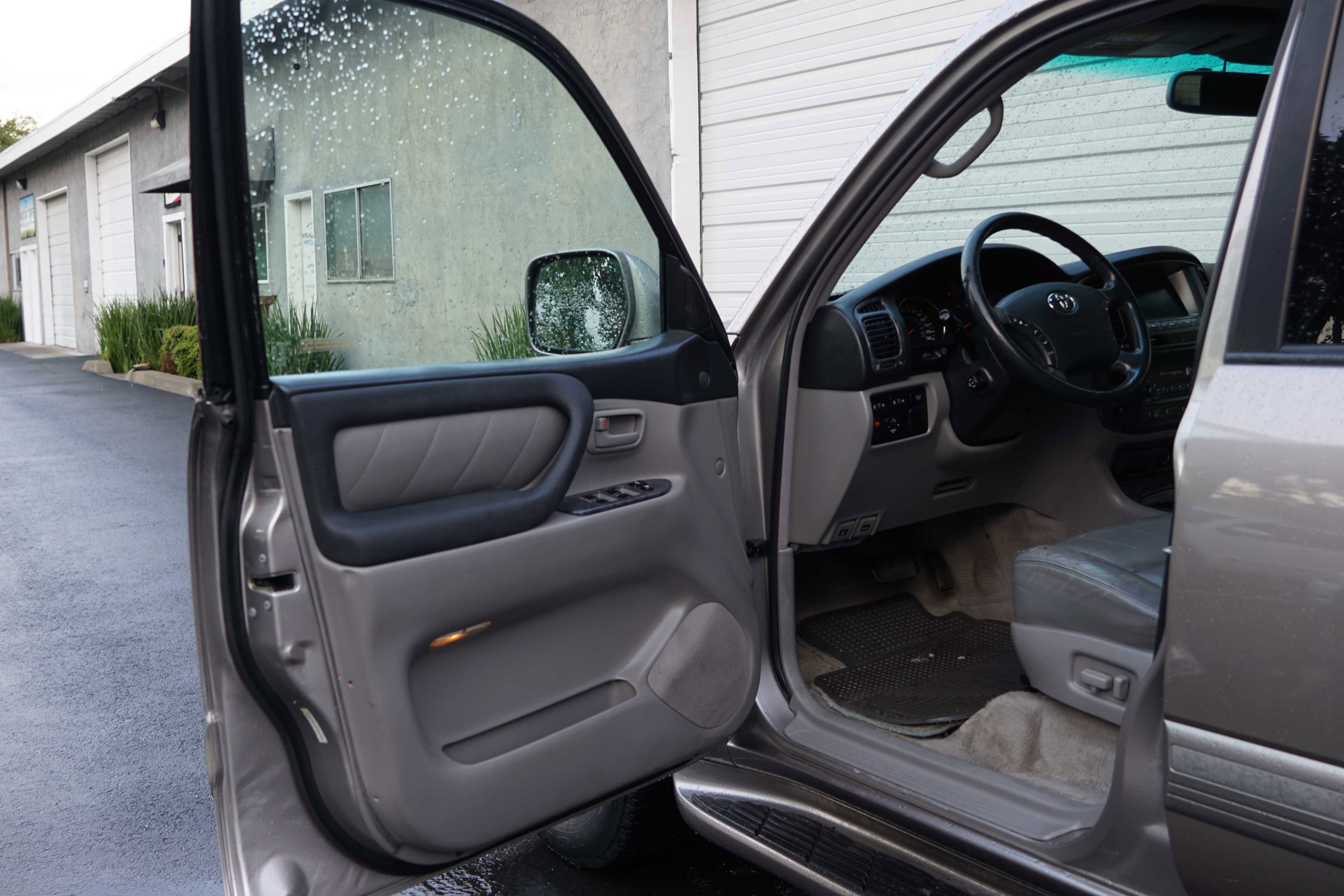 Used 2004 Toyota Land Cruiser image 36