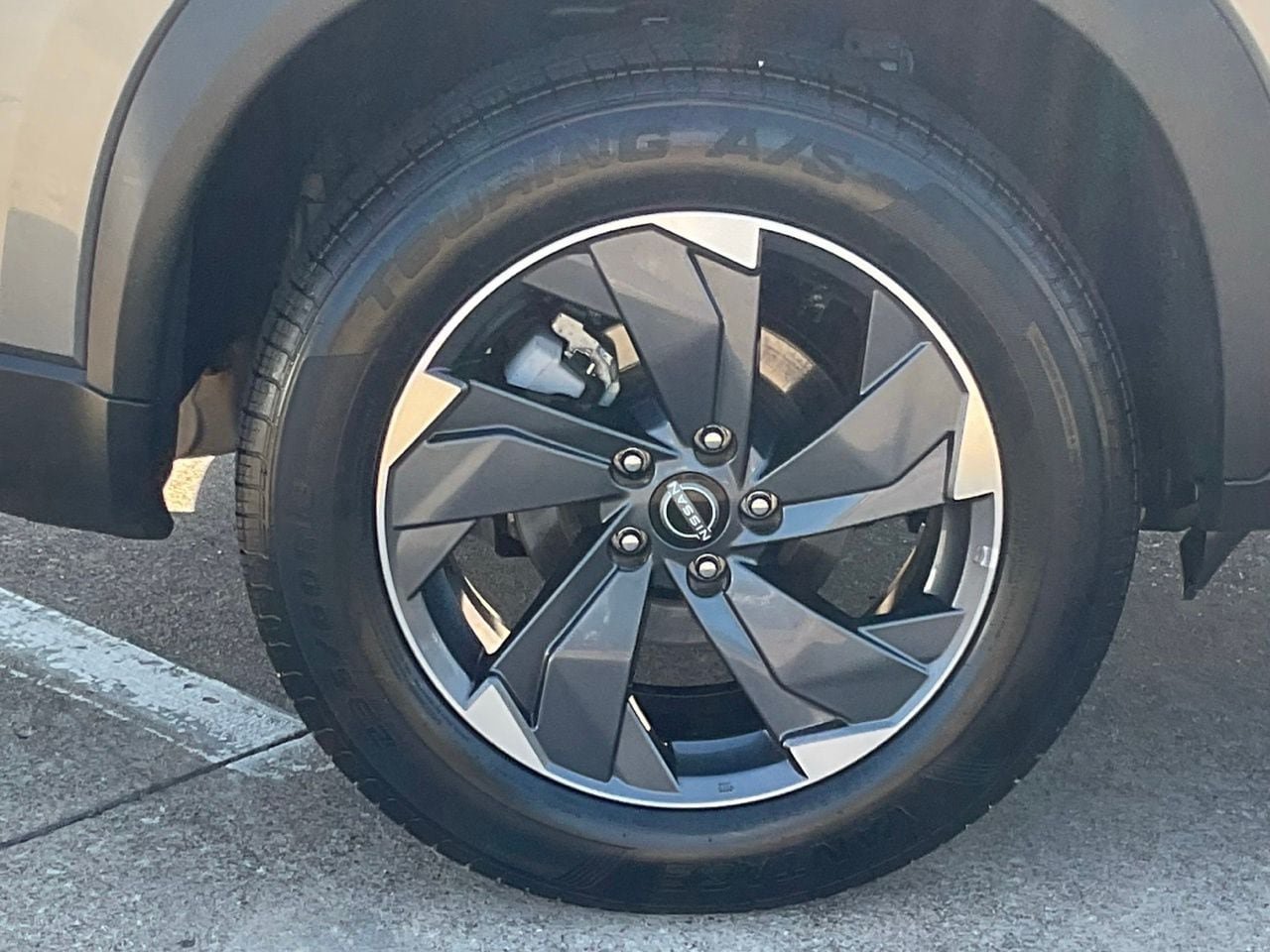 Used 2025 Nissan Rogue SV FWD image 7