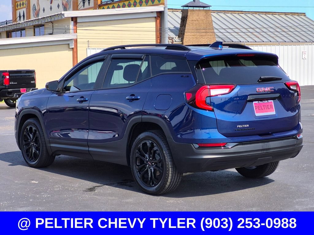 Used 2022 GMC Terrain SLE w/ Driver Convenience Package FWD image 4