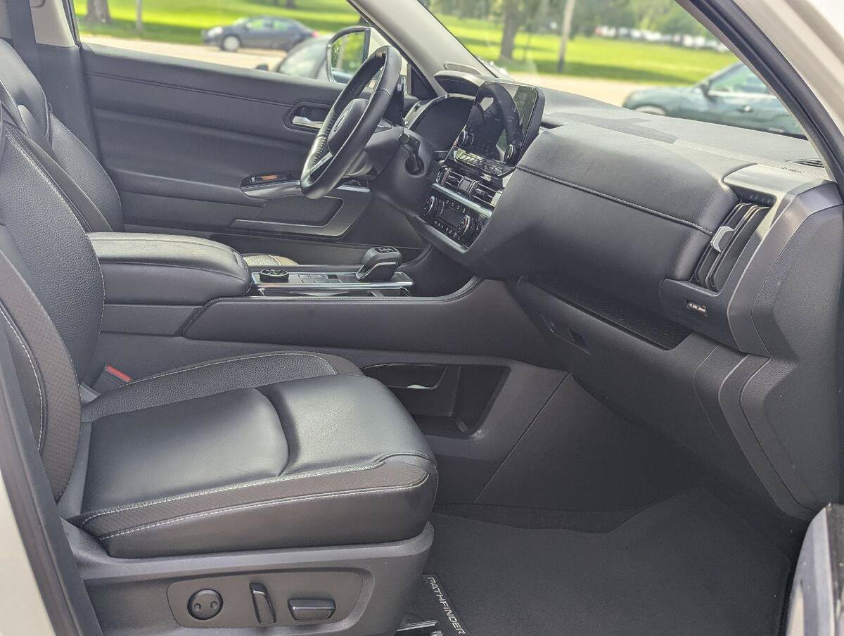 Used 2023 Nissan Pathfinder SL w/ SL Premium Package AWD/4WD image 23