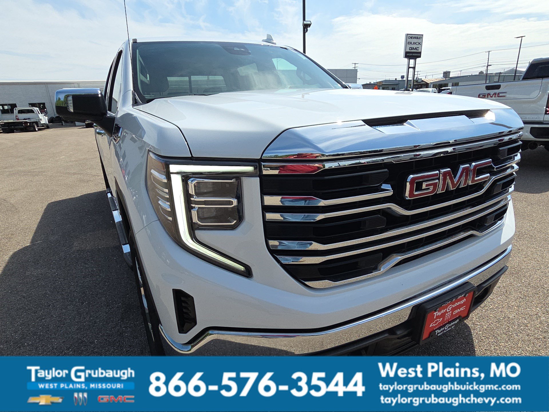 Used 2023 GMC Sierra 1500 SLT w/ SLT Premium Package AWD/4WD image 13