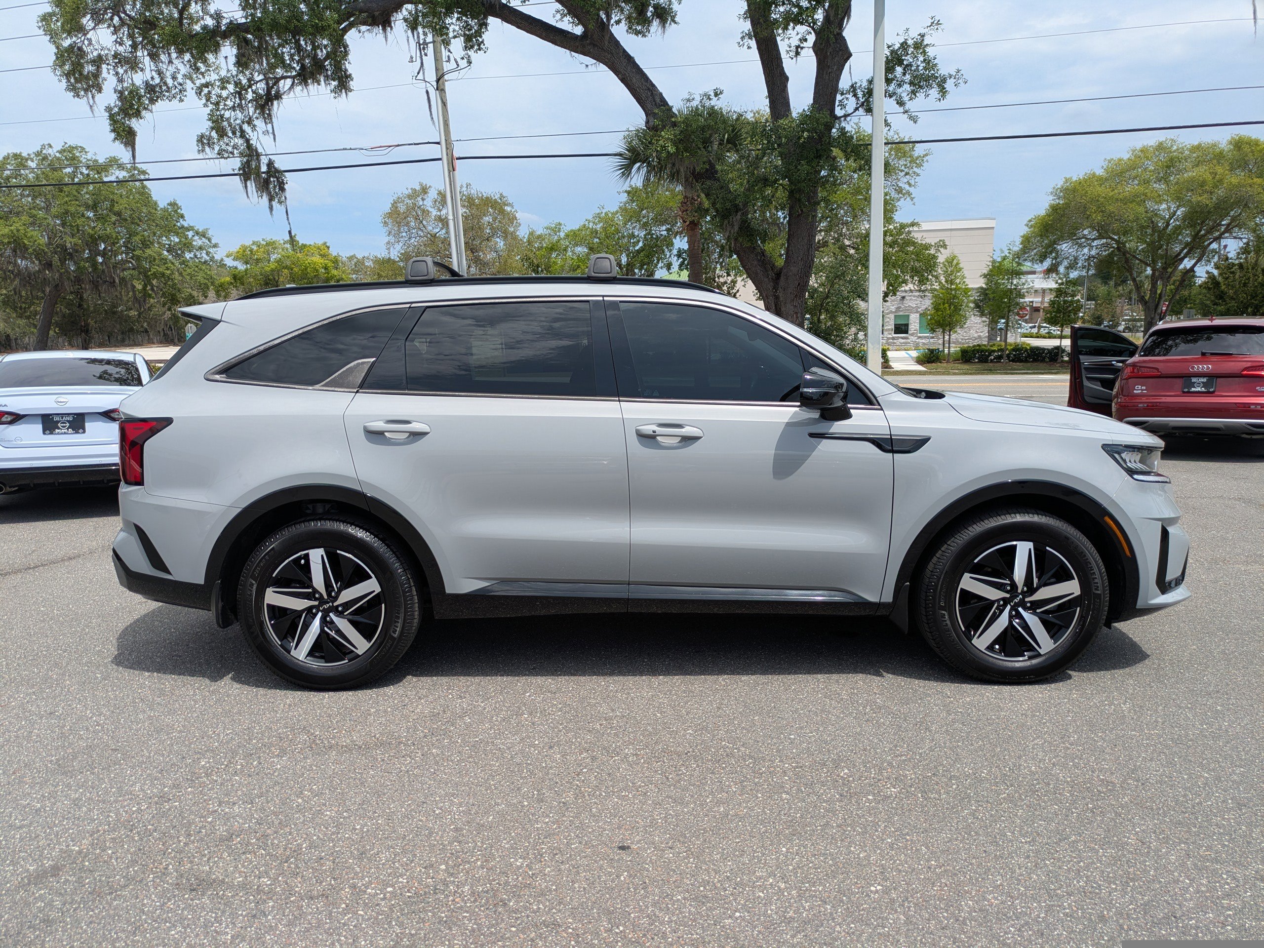 Used 2022 Kia Sorento EX w/ Panoramic Sunroof Package FWD image 3