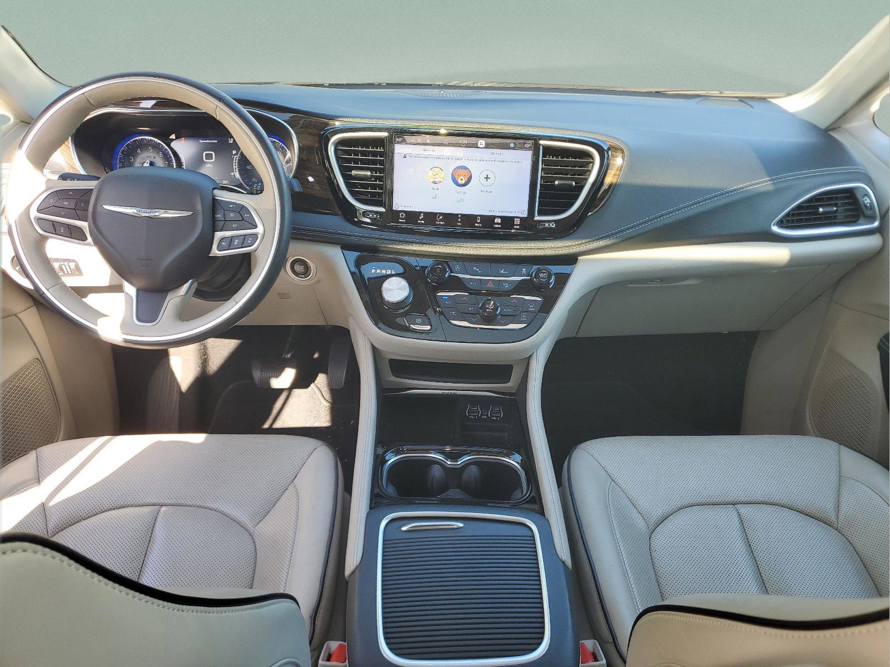 Used 2021 Chrysler Pacifica Limited AWD/4WD image 8