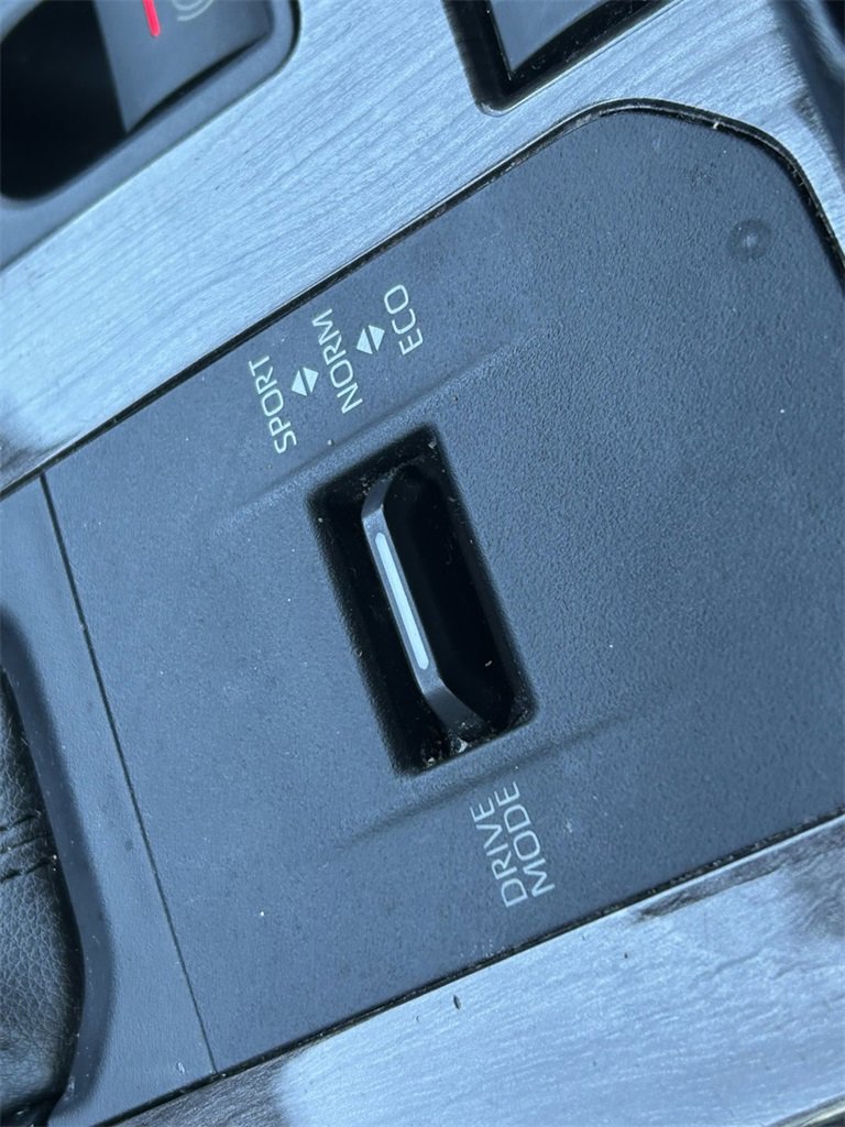 Used 2020 Toyota Highlander Limited image 31