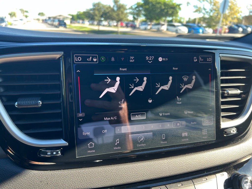 Certified 2025 Chrysler Pacifica Select FWD image 47