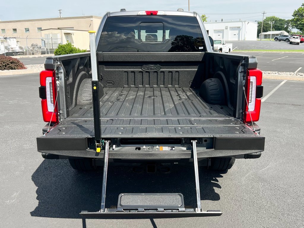 Used 2025 Ford F250 Platinum image 12
