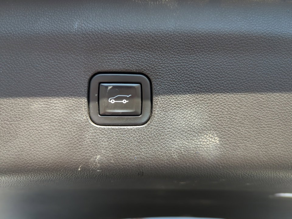 Used 2020 Buick Enclave Essence w/ LPO, Floor Liner Package image 39