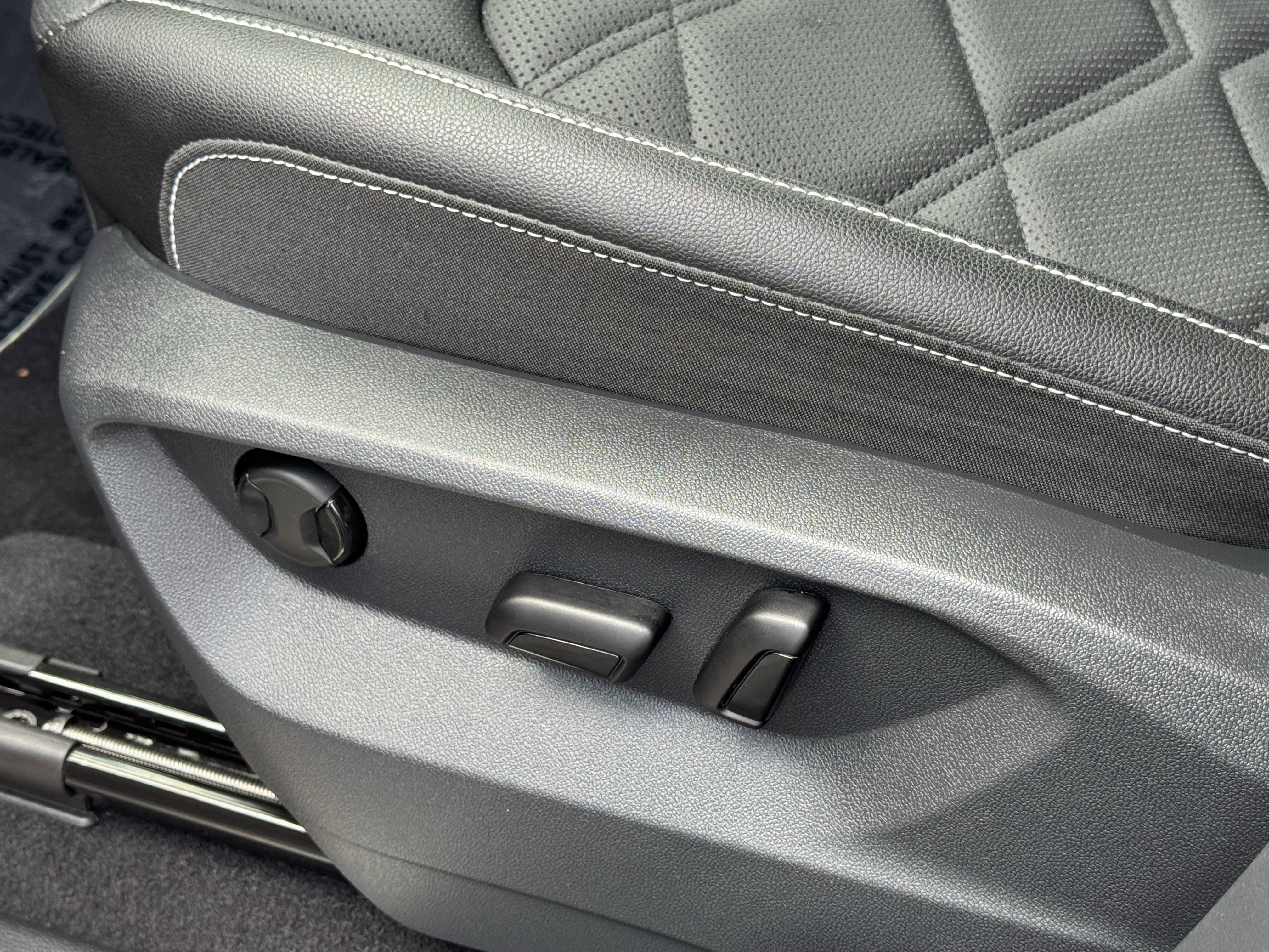 Used 2025 Volkswagen Atlas SE image 18