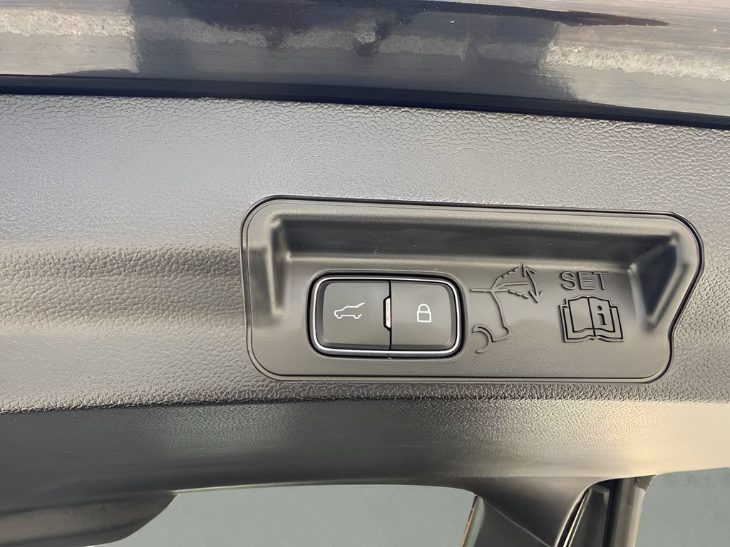 Used 2023 Ford Explorer XLT w/ Equipment Group 202A AWD/4WD image 22