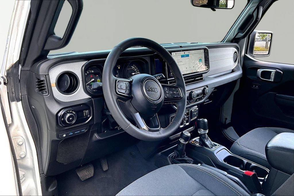 Used 2024 Jeep Wrangler Unlimited AWD/4WD image 14