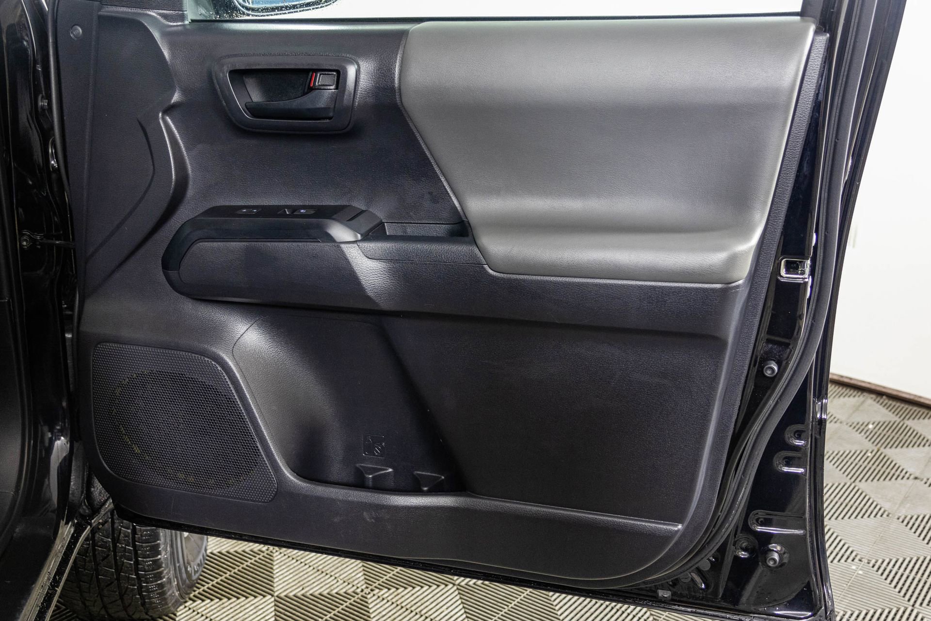 Used 2023 Toyota Tacoma SR AWD/4WD image 45