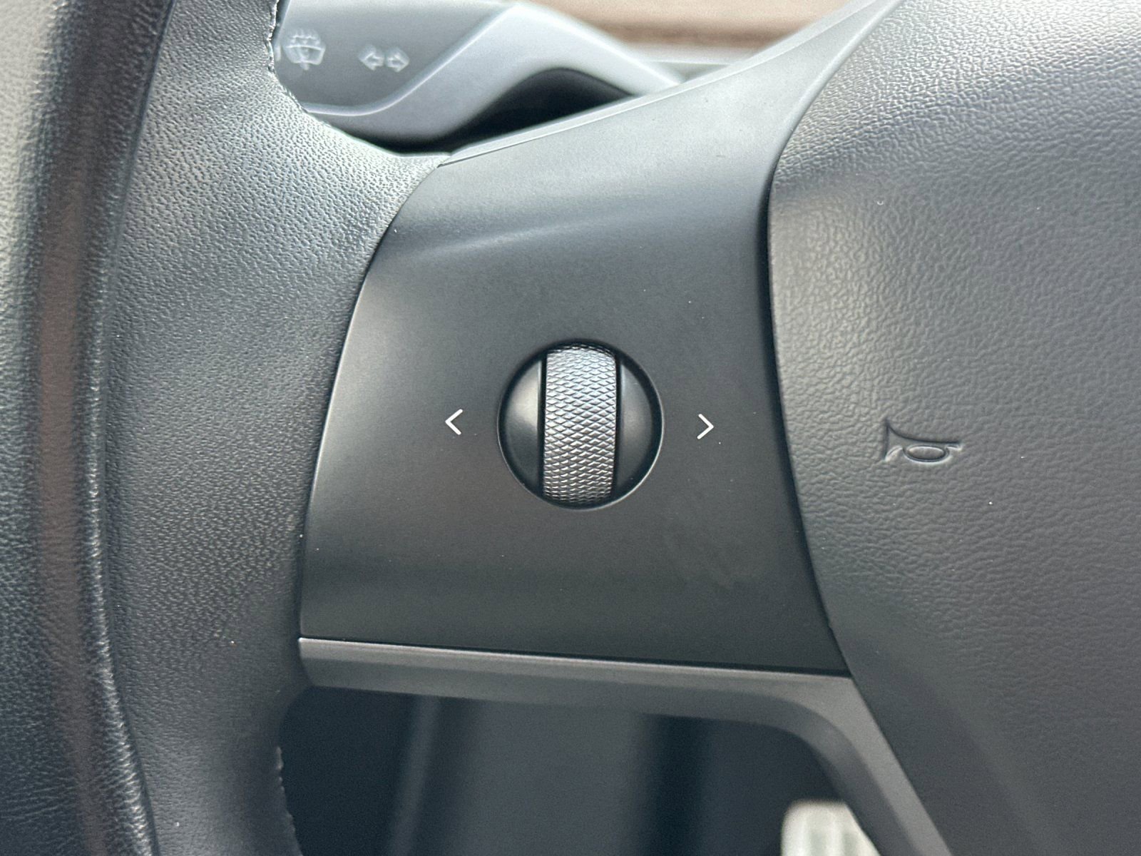 Used 2024 Tesla Model Y Performance image 27