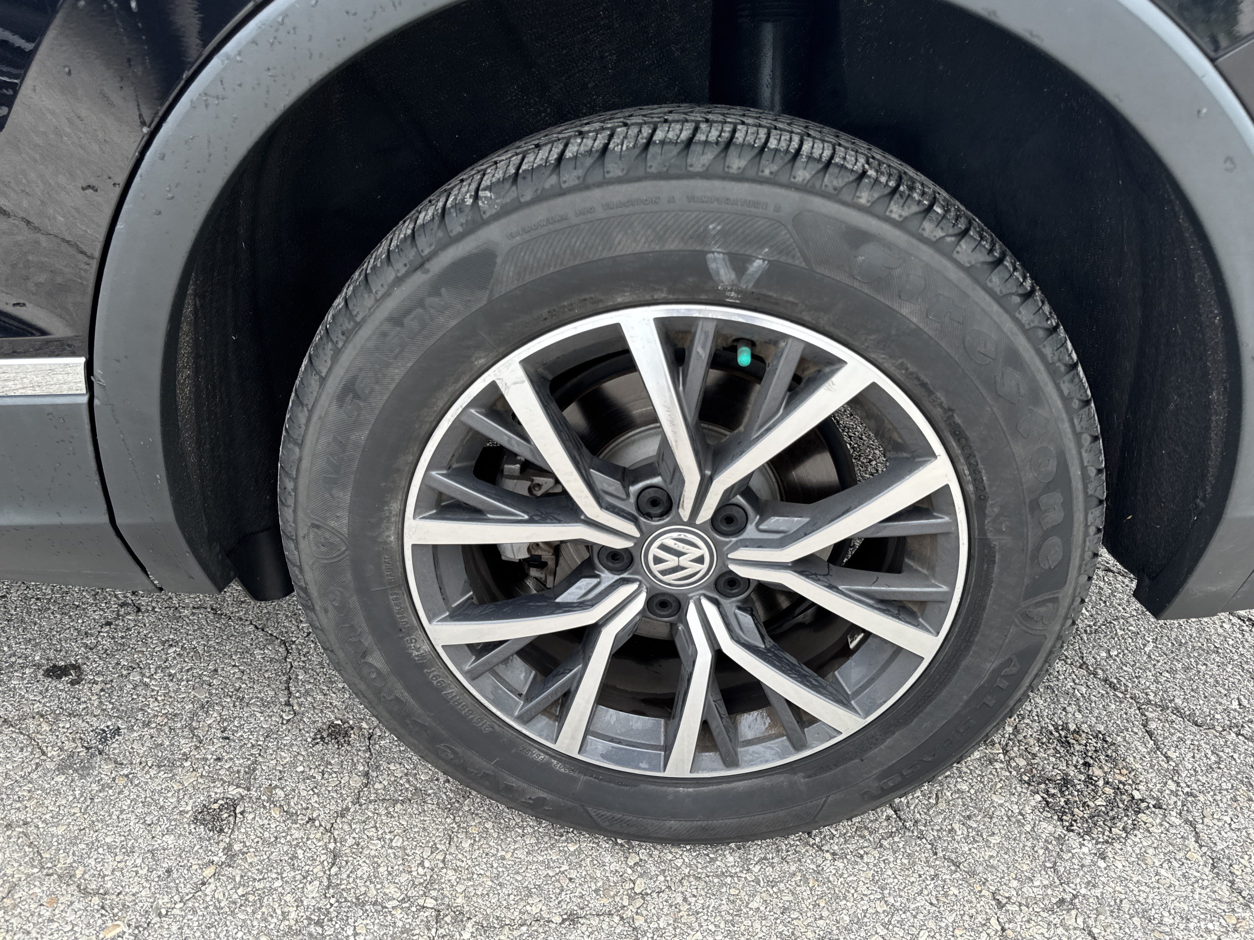 Used 2020 Volkswagen Tiguan SE AWD/4WD image 9