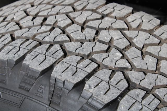 Used 2025 GMC Sierra 2500 AT4 image 18