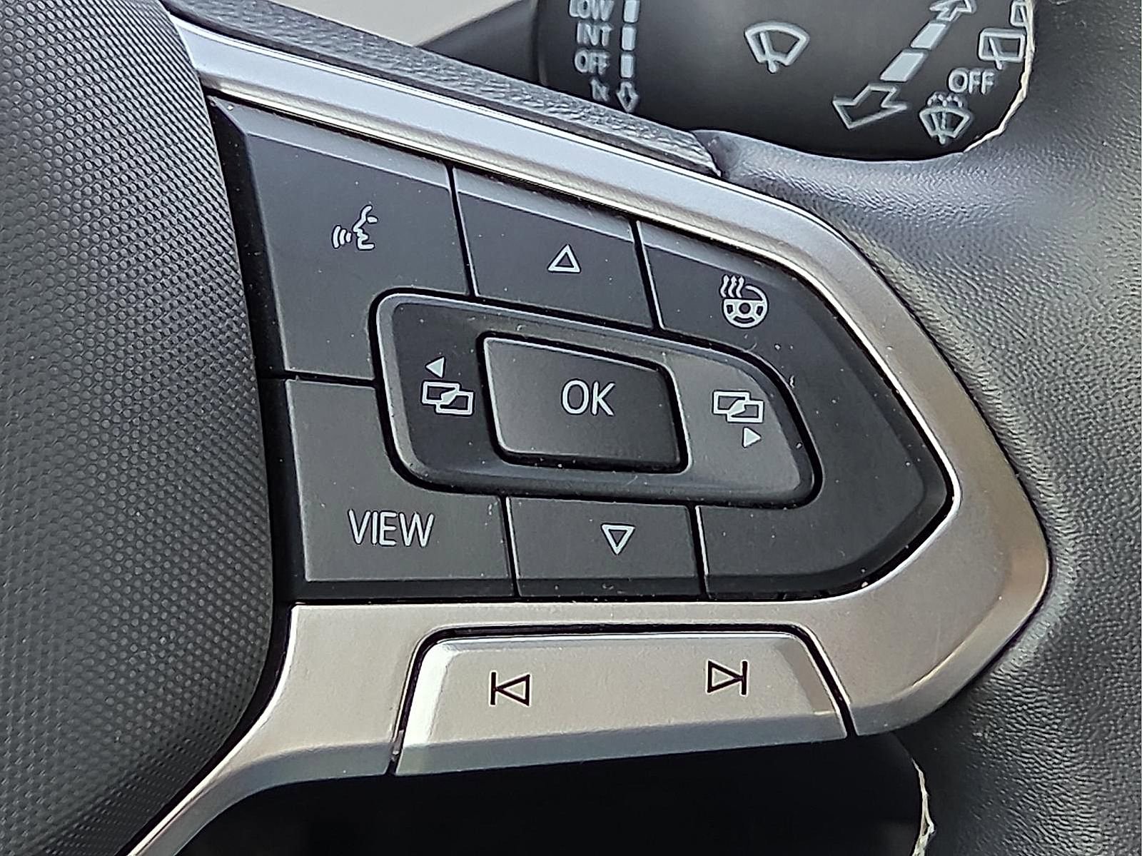 Used 2025 Volkswagen Taos SE image 20