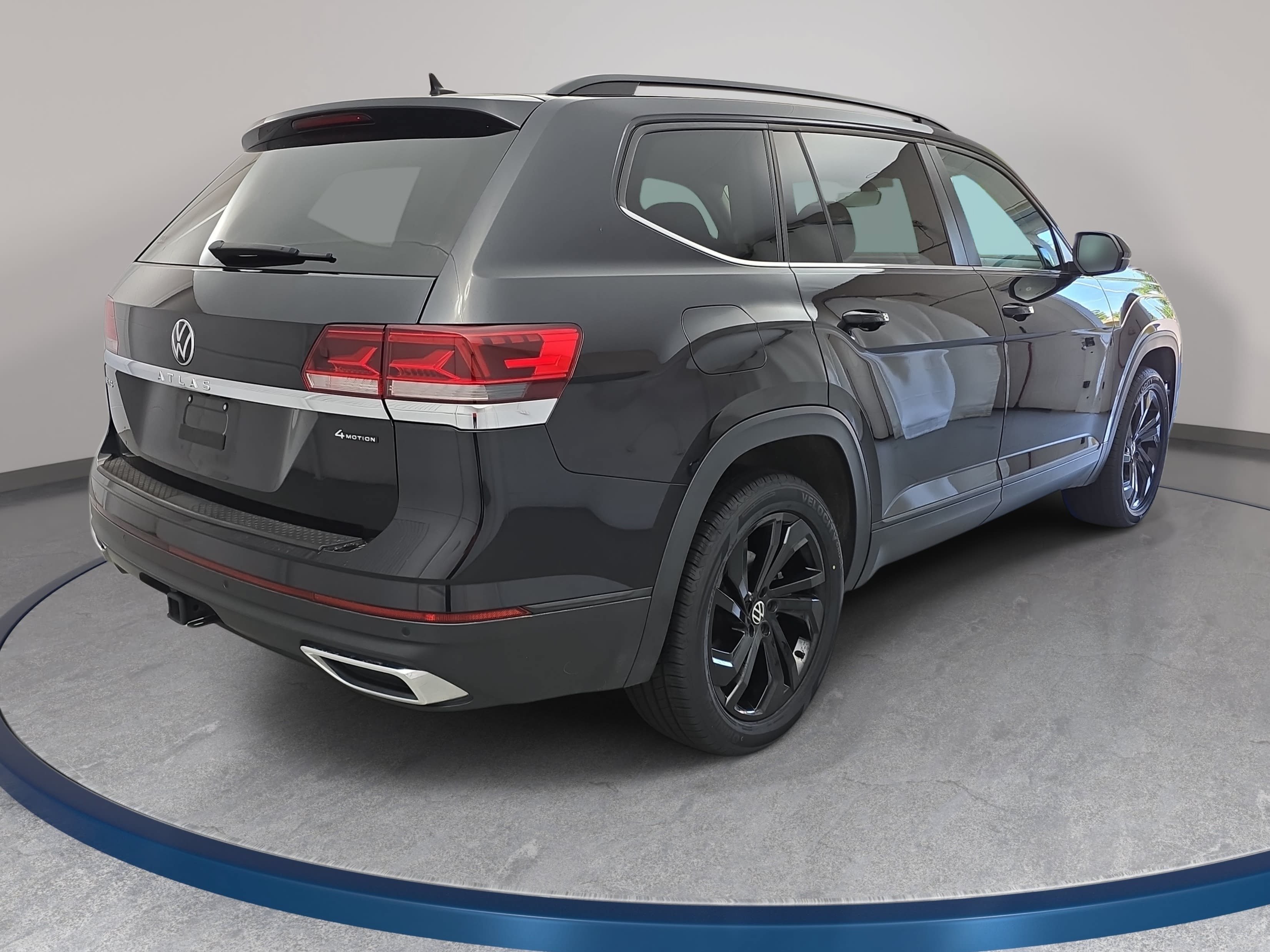 Certified 2023 Volkswagen Atlas SE w/ Black Wheel Package AWD/4WD image 5
