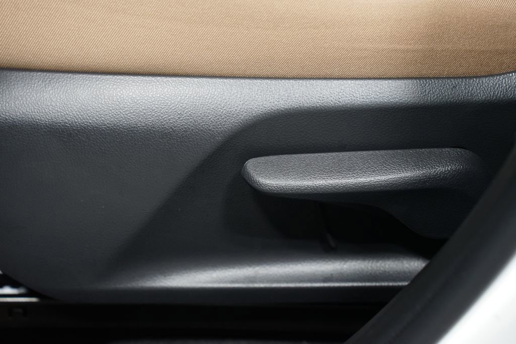 Certified 2025 Toyota RAV4 LE image 31