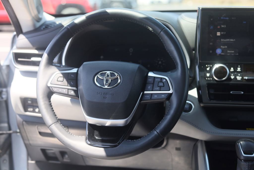 Used 2023 Toyota Highlander Limited AWD/4WD image 29