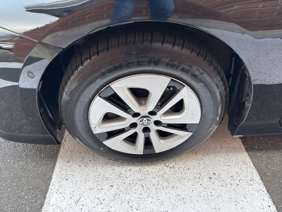 Used 2018 Toyota Prius Two image 13