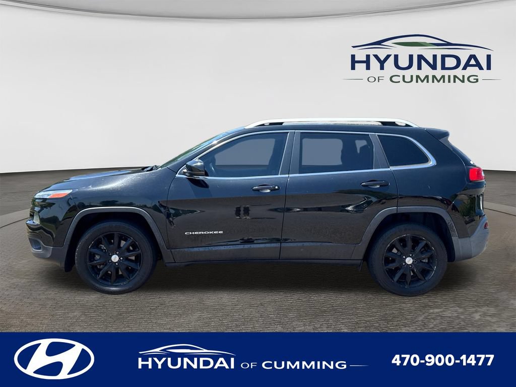 Used 2017 Jeep Cherokee Limited w/ Luxury Group AWD/4WD image 4