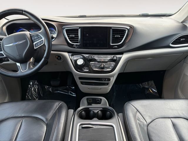 Used 2017 Chrysler Pacifica Touring-L Plus FWD image 10