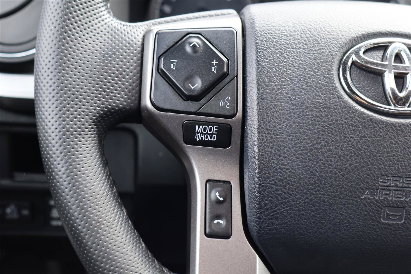 Used 2018 Toyota Tacoma Limited AWD/4WD image 17