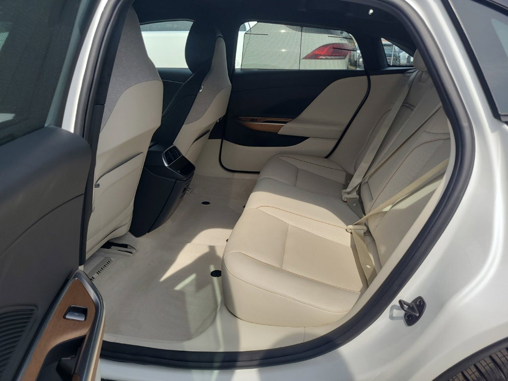 Used 2024 Lucid Air Touring image 3