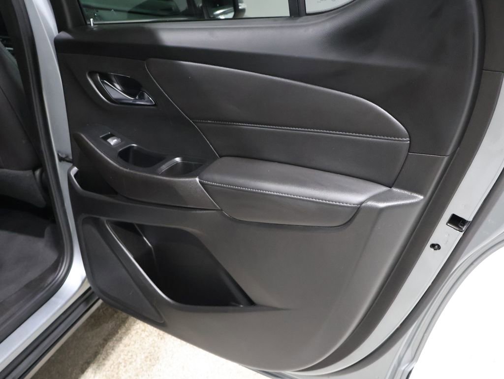 Used 2023 Chevrolet Traverse LT w/ Rear Camera Mirror Package image 25