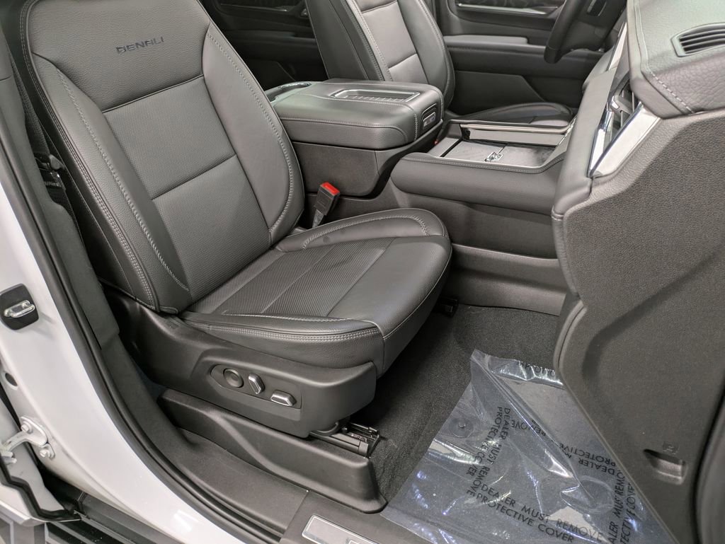 Used 2023 GMC Yukon Denali w/ Advanced Technology Package image 29