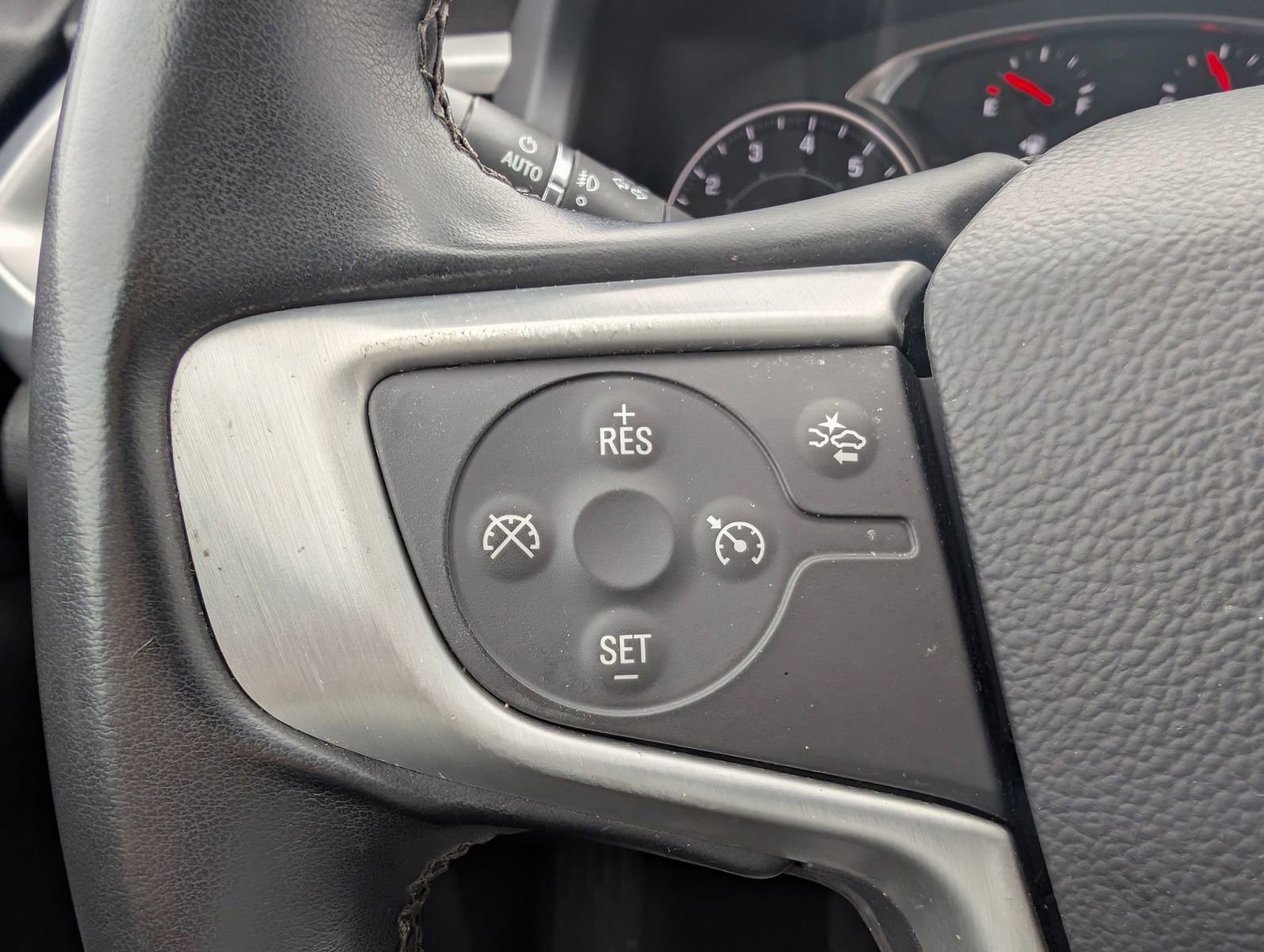 Used 2023 GMC Acadia SLT image 16