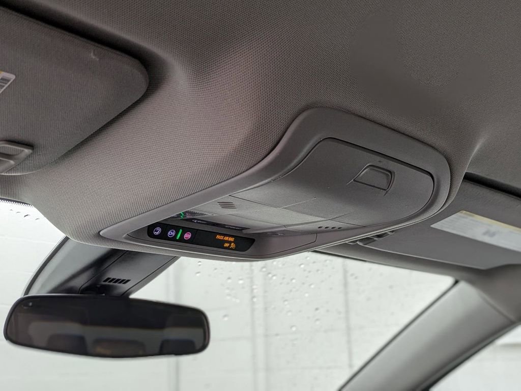 Used 2022 GMC Acadia SLE w/ Driver Convenience Package image 32