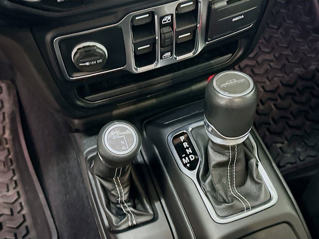 Certified 2022 Jeep Gladiator Overland w/ Popular Equipment Package AWD/4WD image 15