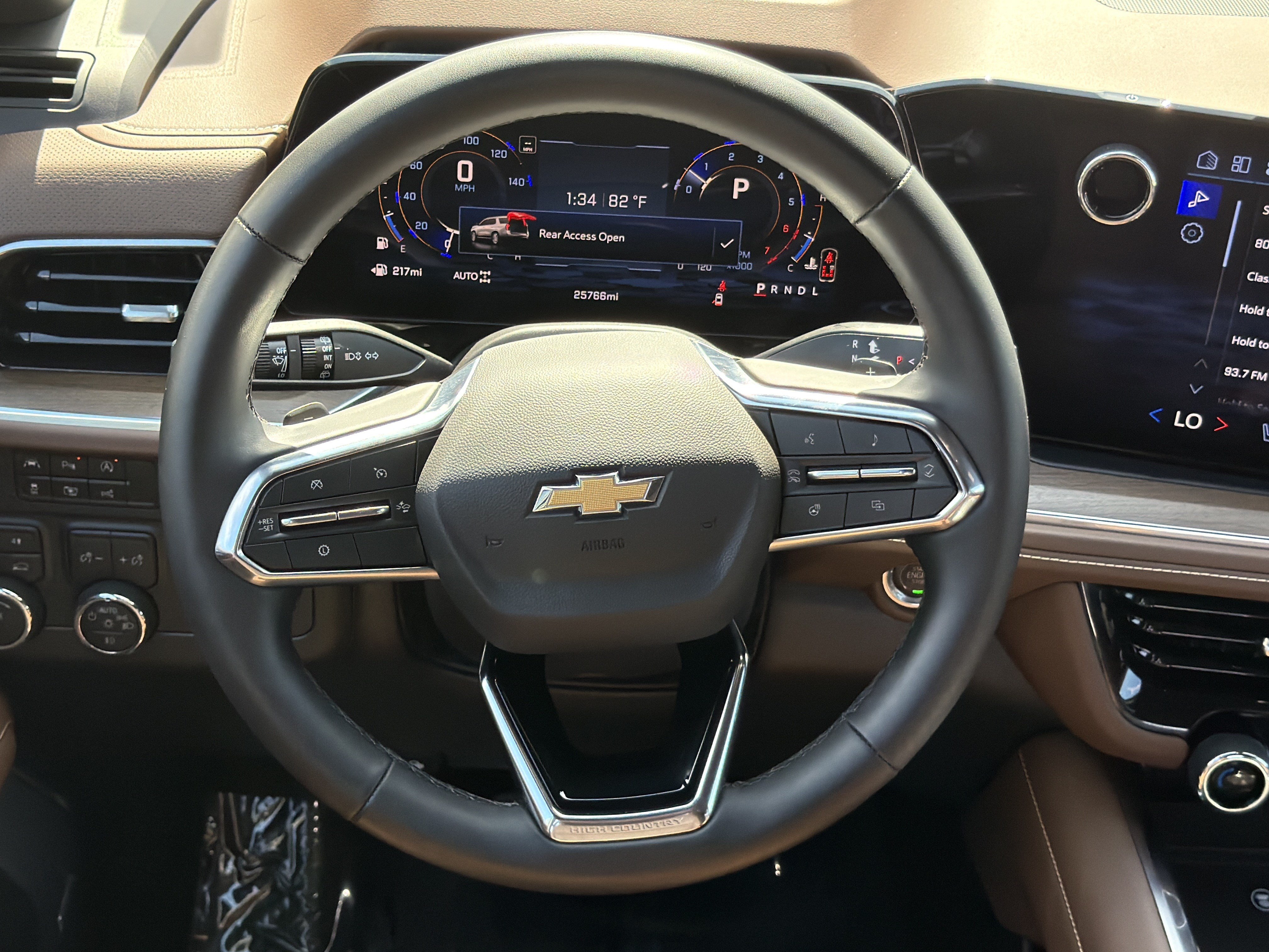 Used 2025 Chevrolet Suburban High Country AWD/4WD image 24