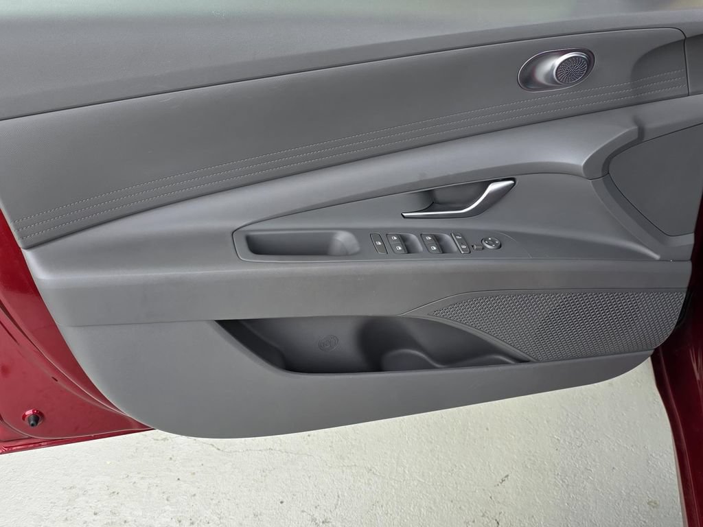 Used 2023 Hyundai Elantra SEL FWD image 23