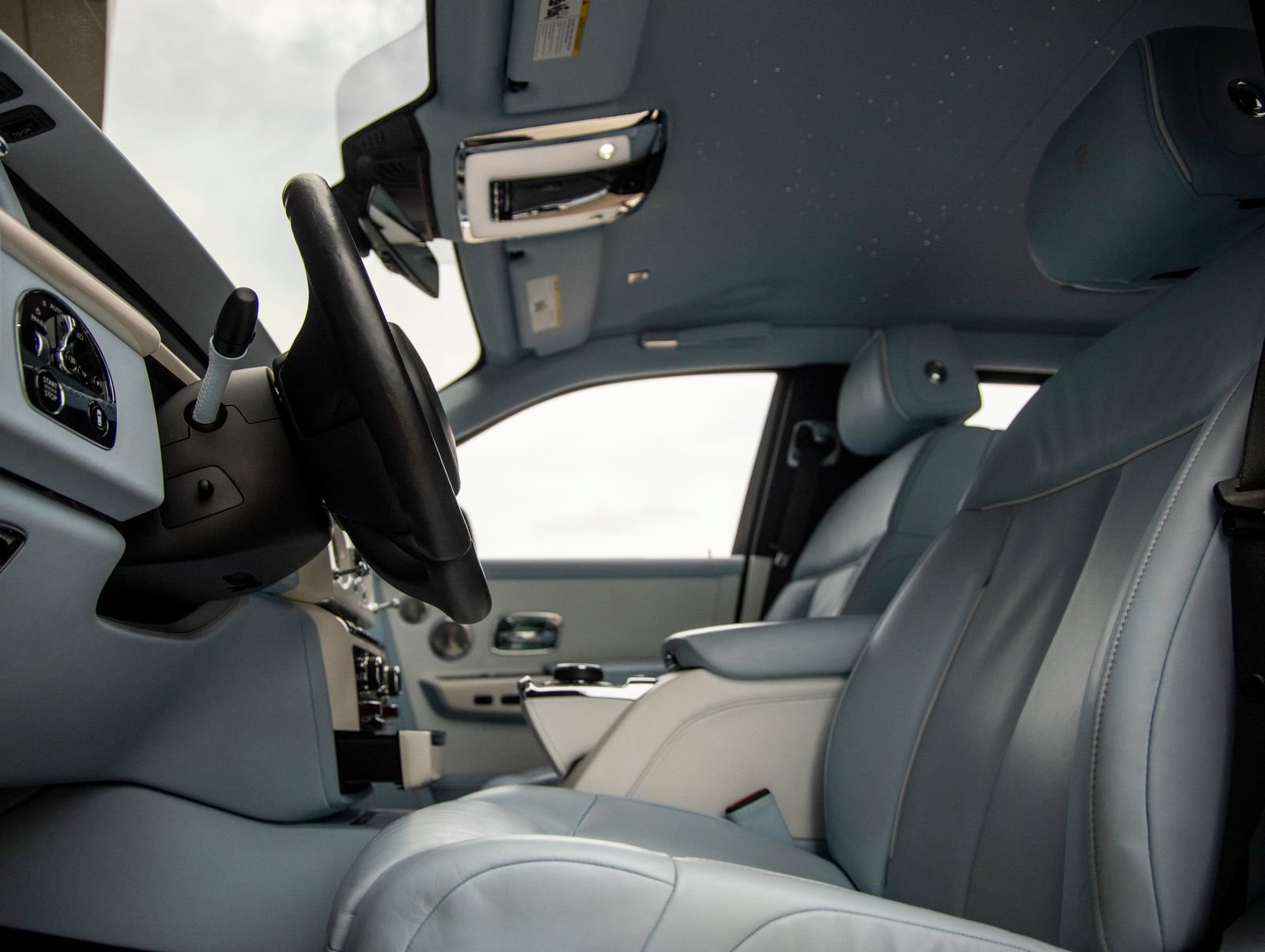 Used 2023 Rolls-Royce Phantom Extended Wheelbase w/ Leather Finishing Pack RWD image 33