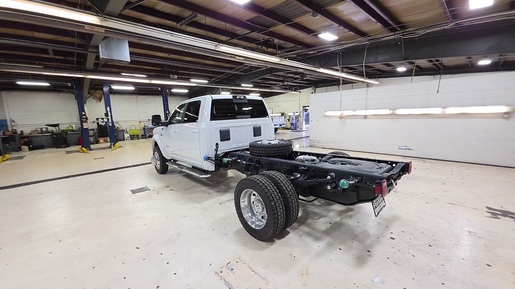 New 2026 RAM 5500 4x4 Crew Cab w/ Laramie Trim Package image 6