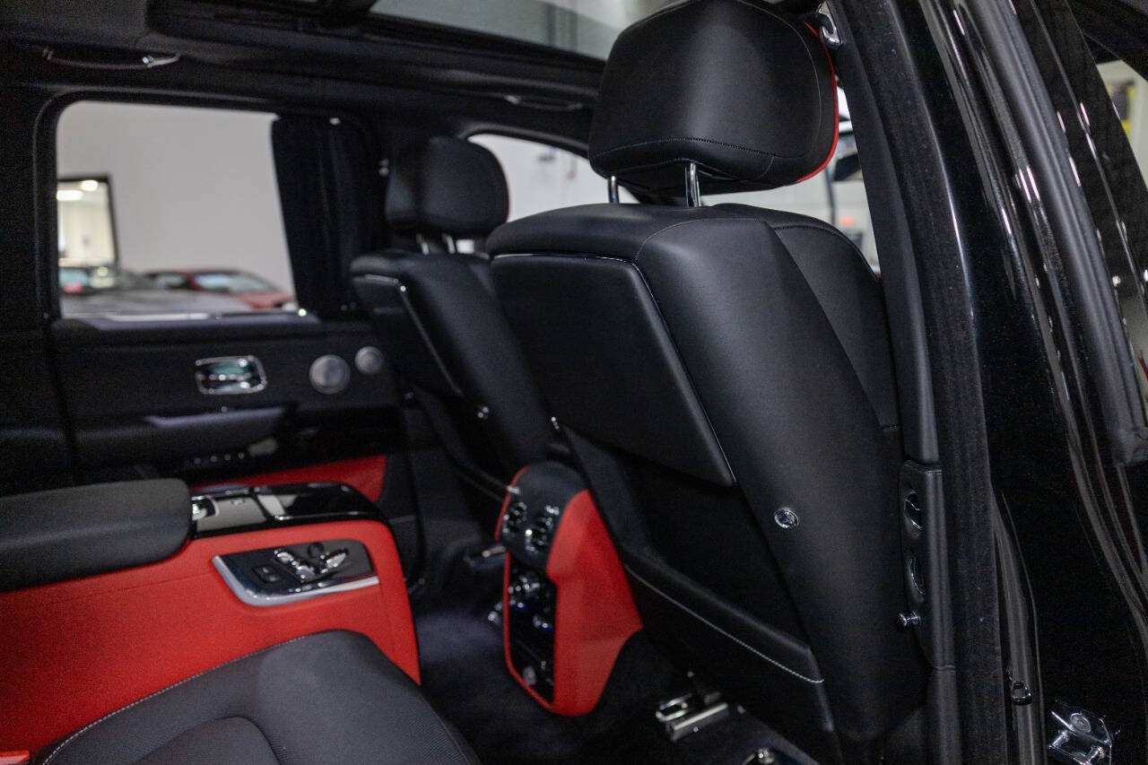 Used 2020 Rolls-Royce Cullinan AWD/4WD image 36
