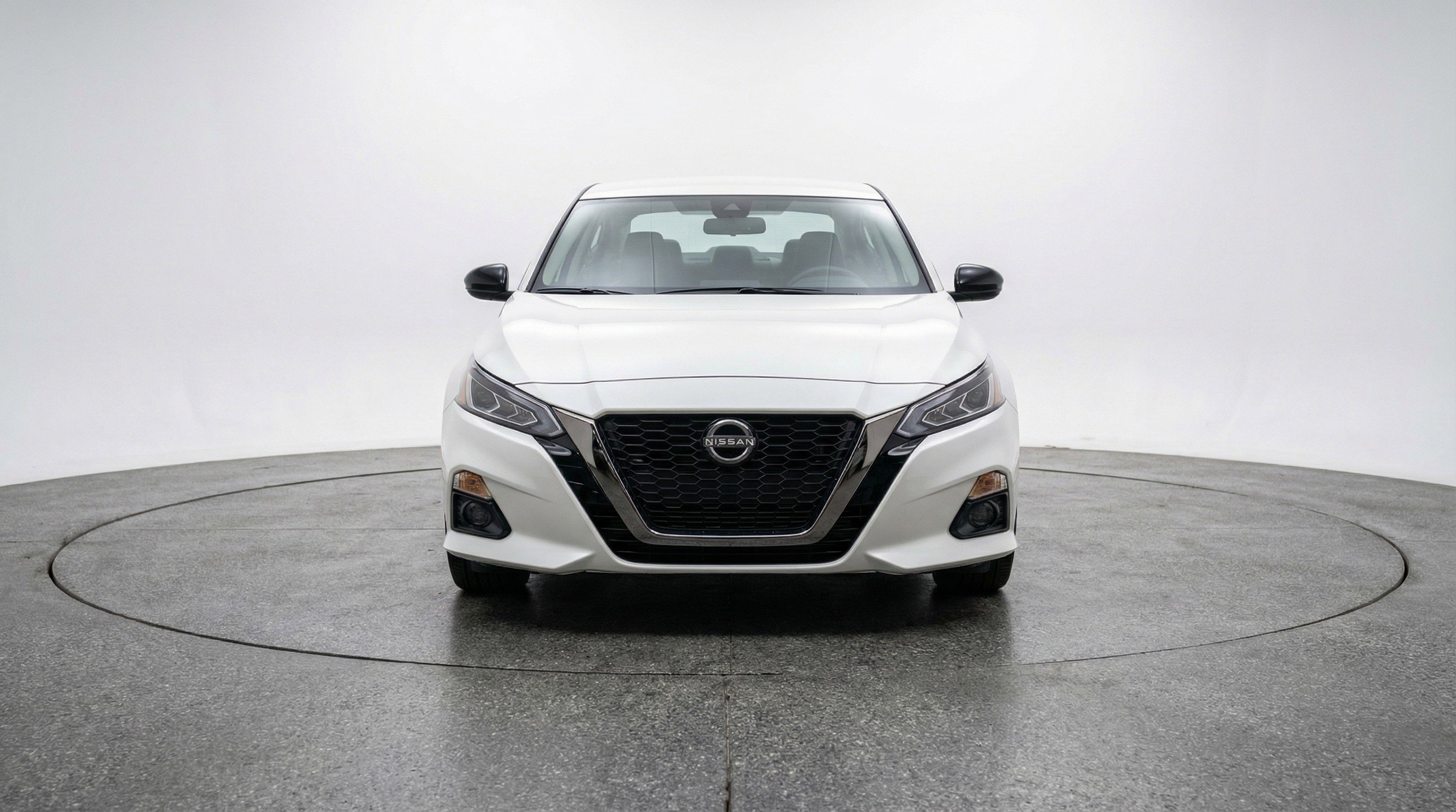 Used 2025 Nissan Altima 2.5 SV image 2