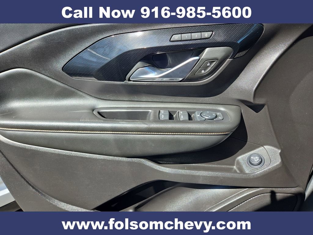 Used 2024 GMC Terrain AT4 image 24