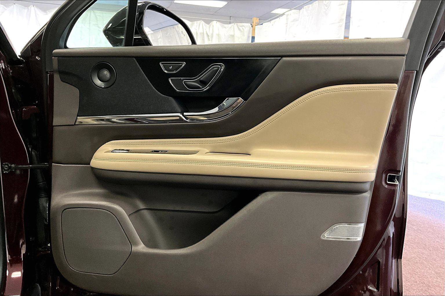 Used 2020 Lincoln Corsair Reserve w/ Elements Package image 23